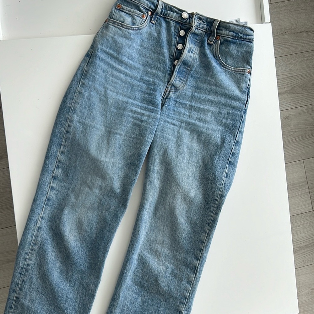 Levi’s Ribcage Straight Jeans in size 26